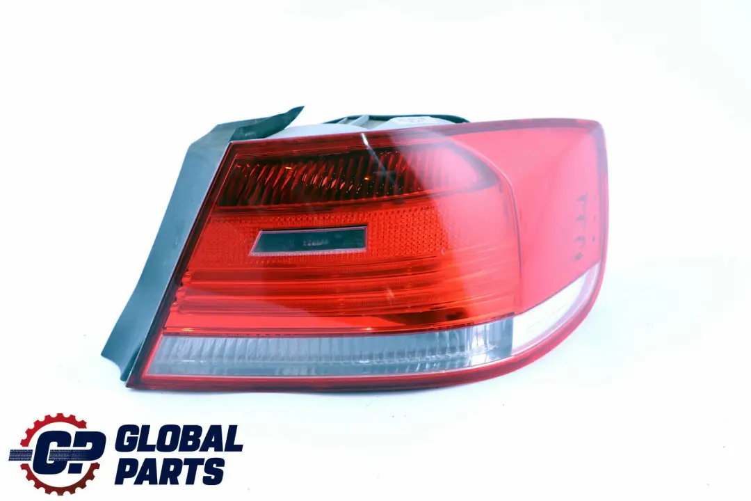 Luz Trasera En El Panel Lateral Derecho para BMW E92 con número de pieza 7174404 BMW E92 Luz Trasera En El Panel Lateral Derecho - SKU 7174404 - Número de pieza 7174404
