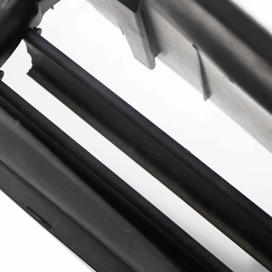 Passives Kühlklappensystem Luftkanal Grill Unten Vorne für BMW E81 E87N mit Teilenummer 7174452 BMW E81 E87N Passives Kühlklappensystem Luftkanal Grill Unten Vorne - SKU 7174452-1 - Teilenummer 7174452