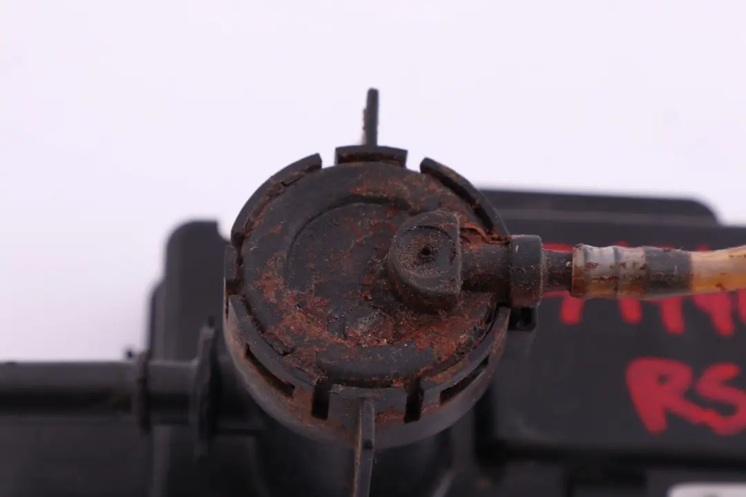 Metering Pump For Diesel Additive In Tank to BMW Mini Cooper One D R55 R56 with Part number 7174681 BMW Mini Cooper One D R55 R56 Metering Pump For Diesel Additive In Tank - SKU 7174681 - Part number 7174681