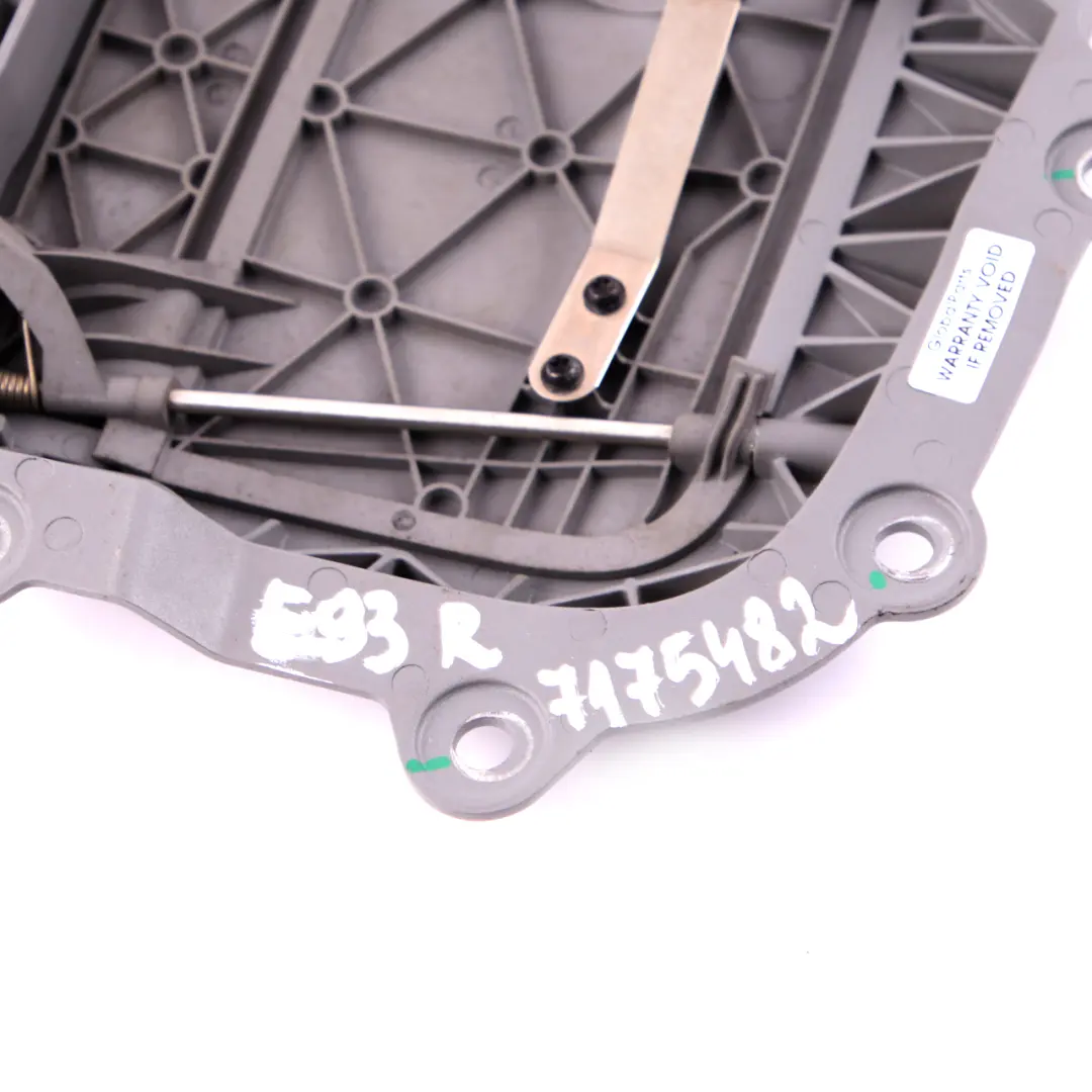 Flap Linkage Outlet Folding Top Lid Roof Right Cover Grey para BMW E93 con número de pieza 7175482 BMW E93 Flap Linkage Outlet Folding Top Lid Roof Right Cover Grey - SKU 7175482 - Número de pieza 7175482