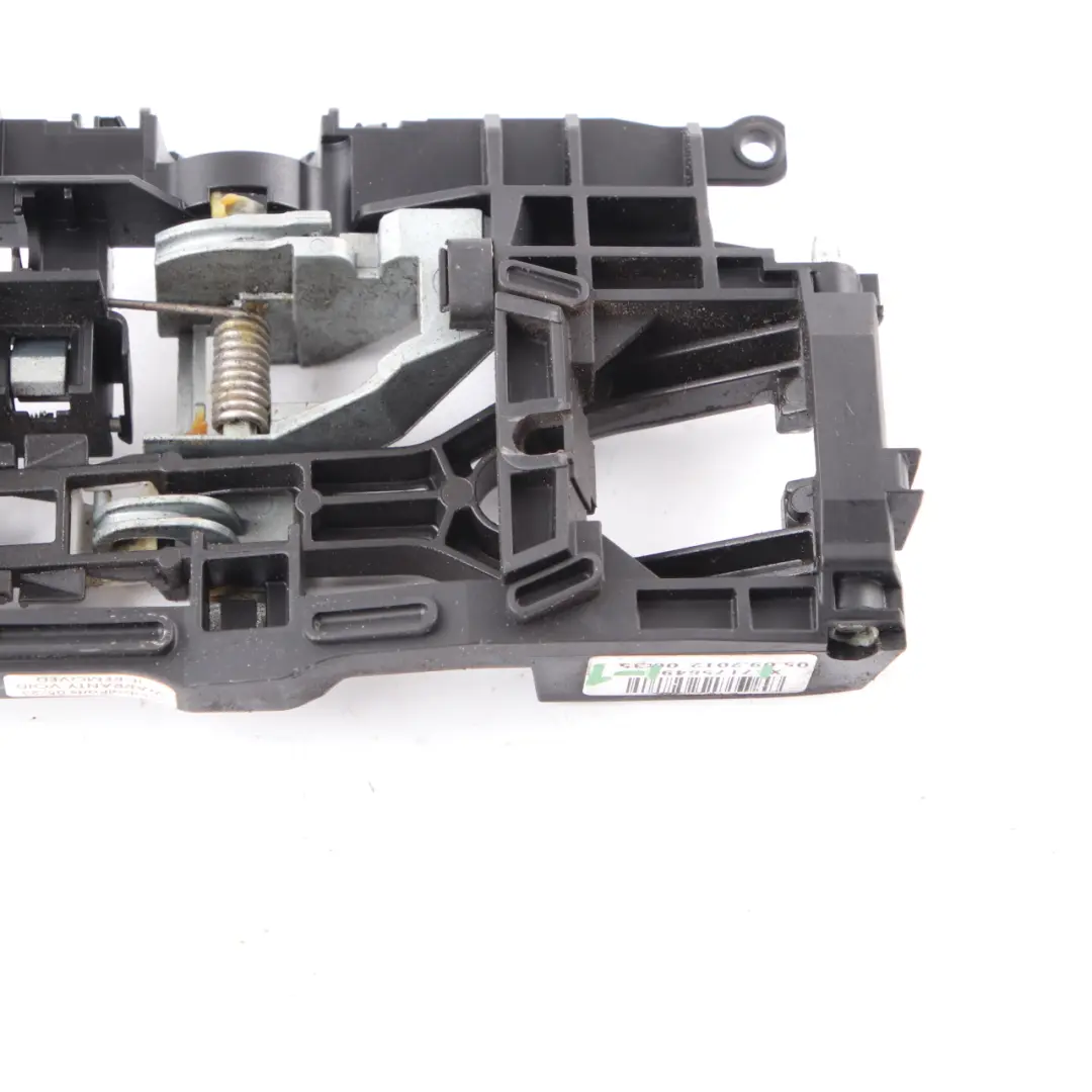 Podstawa Klamki Zewnętrznej Tył Lewa do BMW F10 F11 o numerze 7175649 BMW F10 F11 Podstawa Klamki Zewnętrznej Tył Lewa - SKU 7175649-1 - Numer Części 7175649