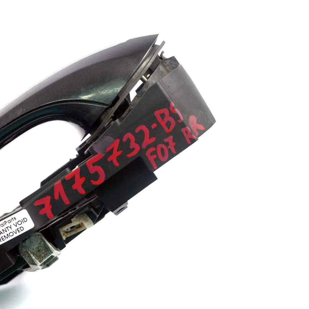 Maniglia Porta Posteriore Destra Nero Zaffiro Metallizzato - 475 per BMW F07 Gt con numero di parte 7175732 BMW F07 Gt Maniglia Porta Posteriore Destra Nero Zaffiro Metallizzato - 475 - SKU 7175732-BS - Numero di parte 7175732