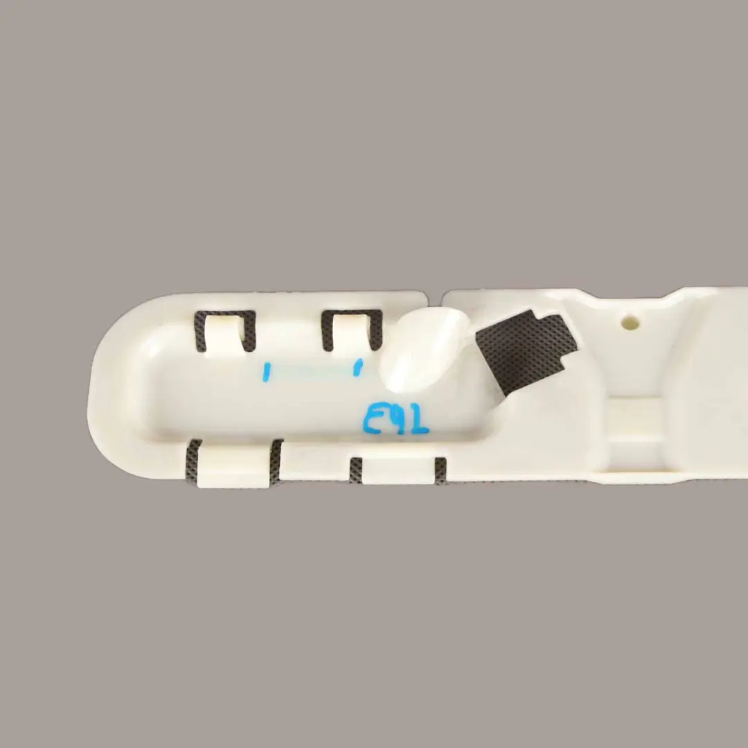 Uchwyt Linki Bagażnika Bowden do BMW E90 E92 o numerze 7175963 BMW E90 E92 Uchwyt Linki Bagażnika Bowden - SKU 7175963 - Numer Części 7175963