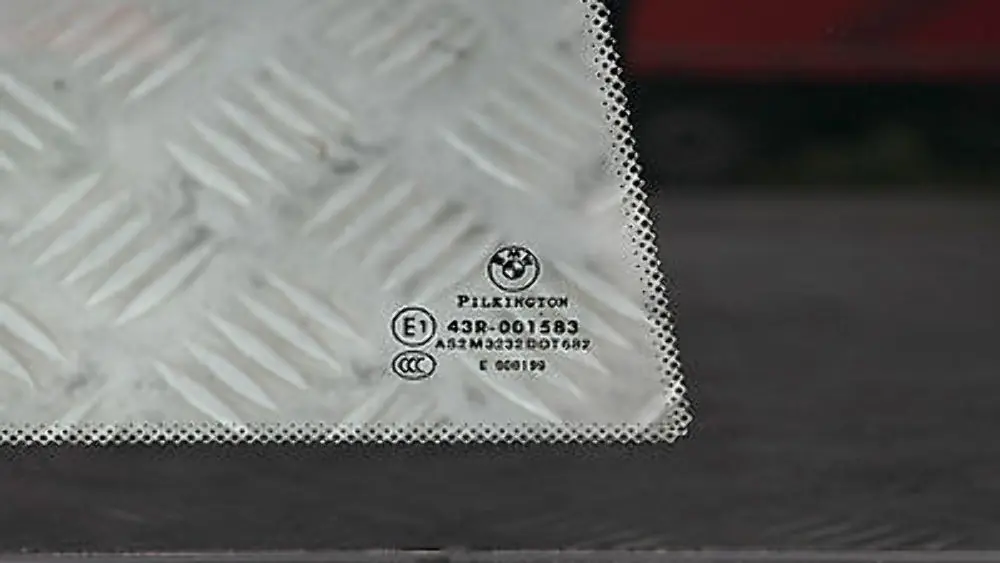 portes hatchback vitre latérale arrière droitalu mat pour BMW E81 3 à propos du numéro de pièce 51377176666 BMW E81 3 portes hatchback vitre latérale arrière droitalu mat - SKU 7176666 - Numéro de pièce 51377176666