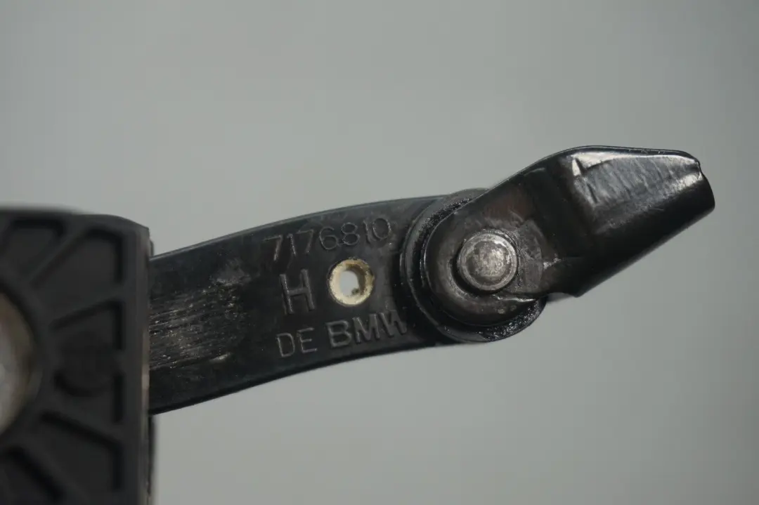 Puerta Trasera Izquierda Derecha Bisagra con Correa De Tope De Freno para BMW E87 con número de pieza 7176810 BMW E87 Puerta Trasera Izquierda Derecha Bisagra con Correa De Tope De Freno - SKU 7176810 - Número de pieza 7176810