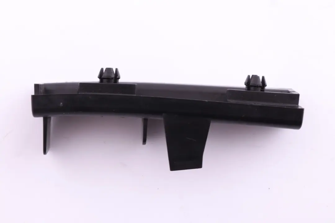 Soporte De faldon lateral Tira Pilar A Derecha para BMW E88 con número de pieza 7177796 BMW E88 Soporte De faldon lateral Tira Pilar A Derecha - SKU 7177796 - Número de pieza 7177796