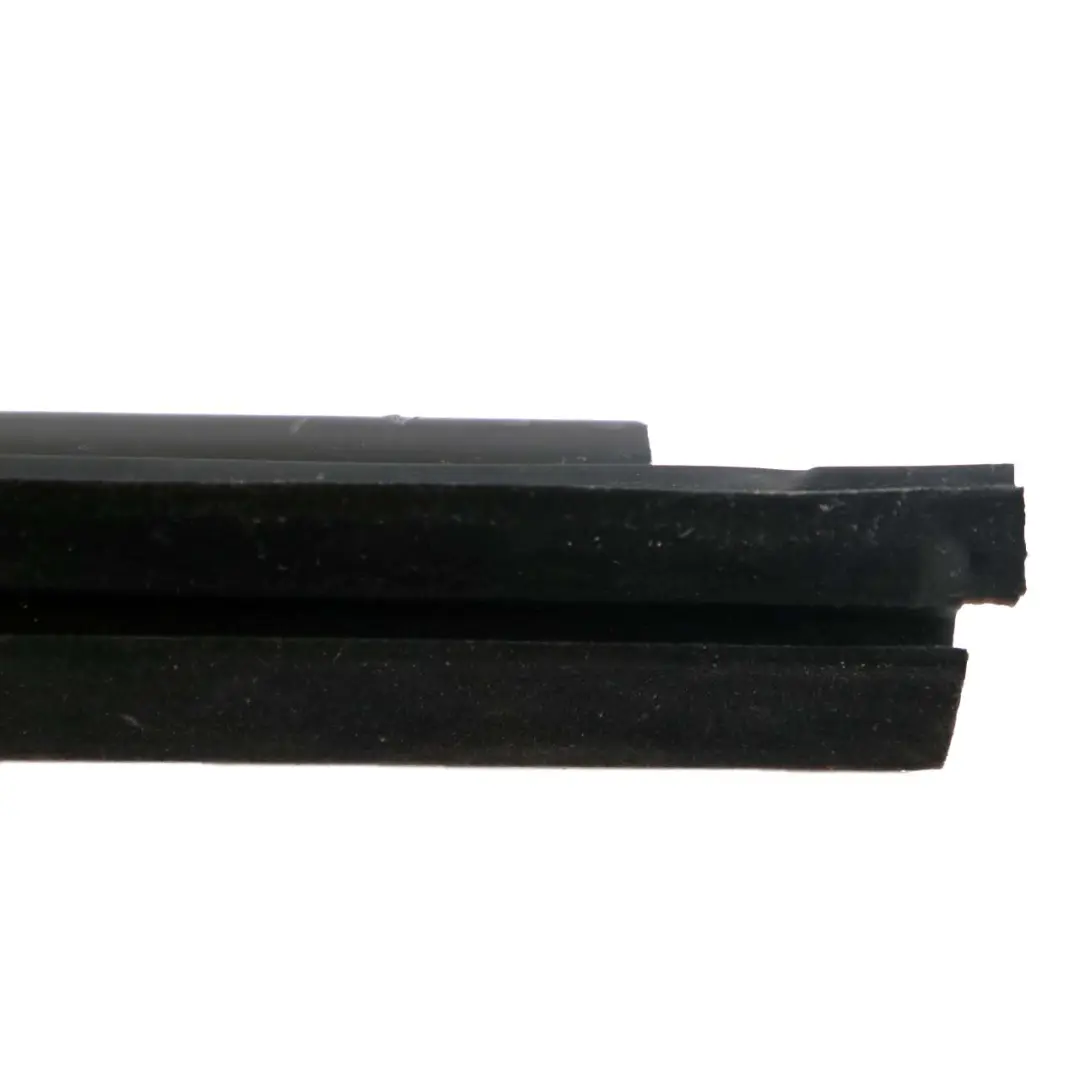 Bande d'etanchéite Interieure de Porte Fenetre Avant Droite pour BMW F01 F02 à propos du numéro de pièce 7178004 BMW F01 F02 Bande d'etanchéite Interieure de Porte Fenetre Avant Droite - SKU 7178004 - Numéro de pièce 7178004