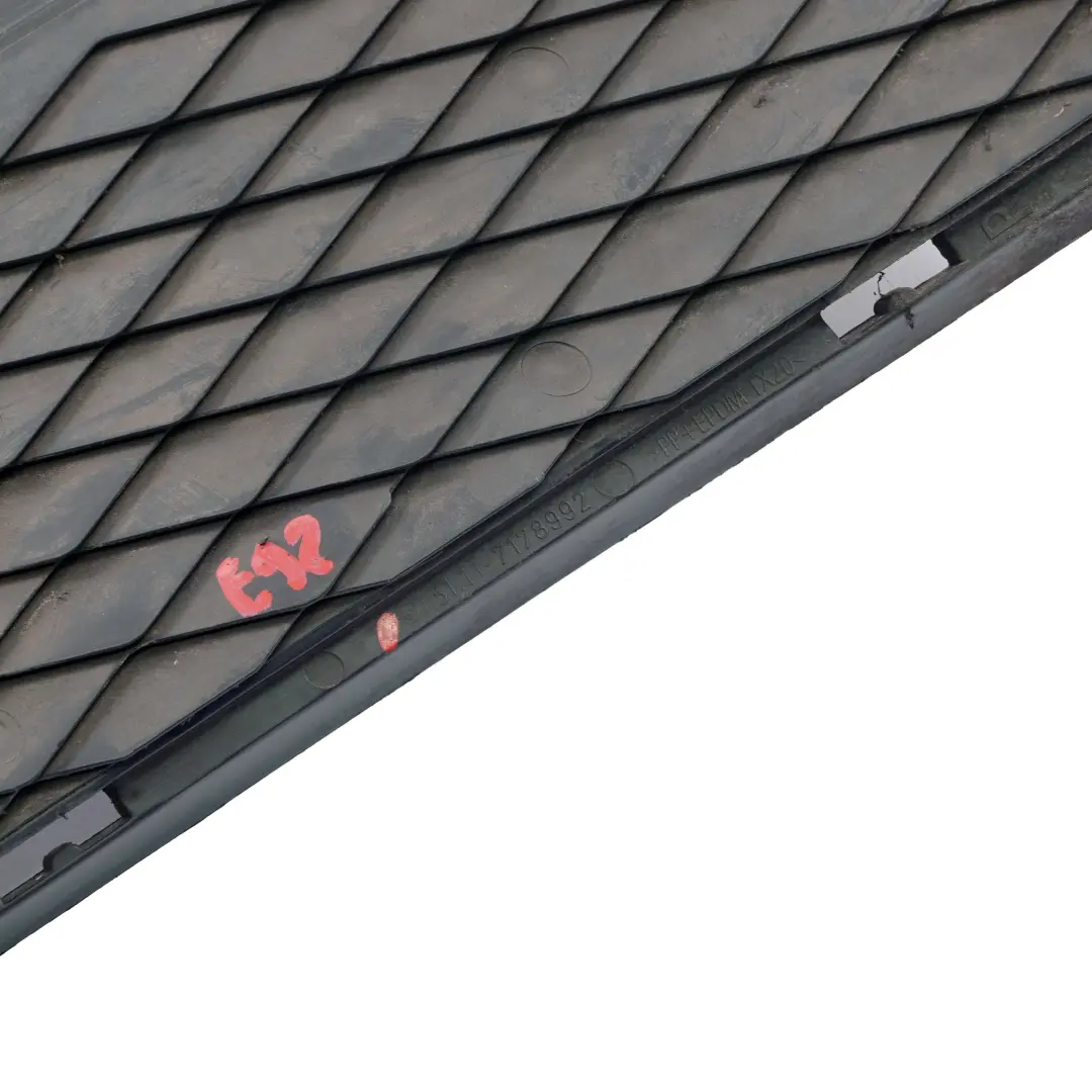 Grille Calandre Inférieure Fermée Pare-Chocs Avant Droit pour BMW E92 E93 à propos du numéro de pièce 7178992 BMW E92 E93 Grille Calandre Inférieure Fermée Pare-Chocs Avant Droit - SKU 7178992 - Numéro de pièce 7178992