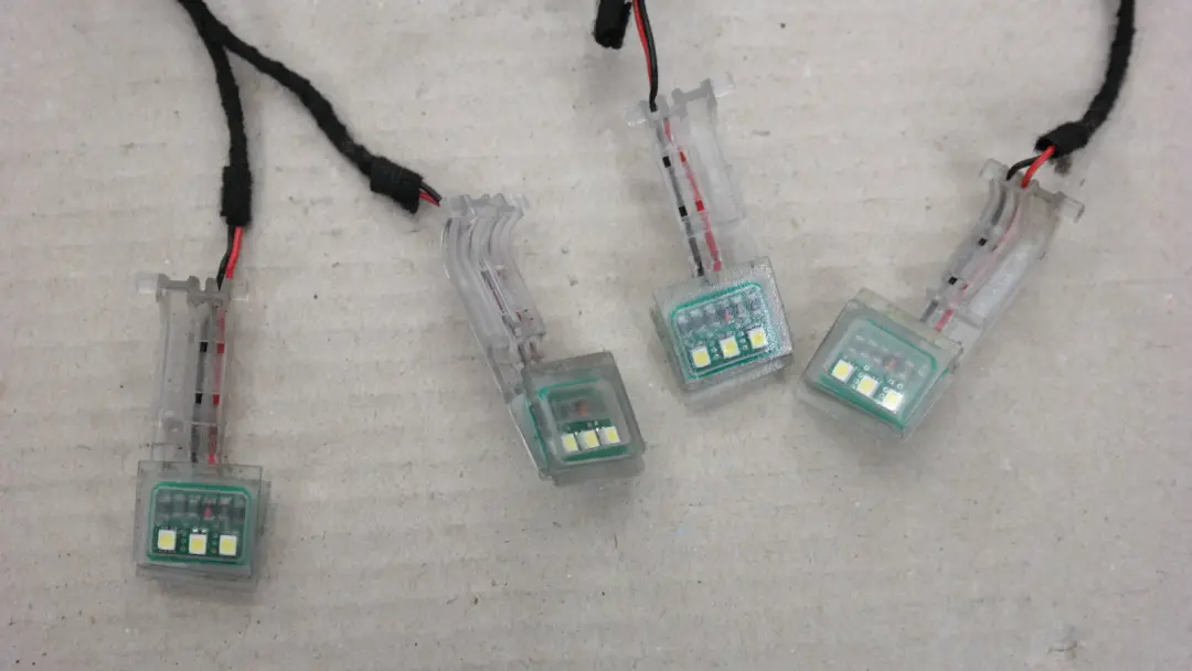 Complete Set Door handle LED lighting right x2 left x2 to BMW 3 E90 E91 LCI with Part number 7181314 BMW 3 E90 E91 LCI Complete Set Door handle LED lighting right x2 left x2 - SKU 7181314-2 - Part number 7181314