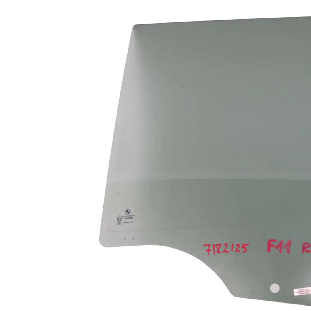 Vetro Finestrino Porta Touring Posteriore Sinistro Verde SSG per BMW F11 con numero di parte 7182125 BMW F11 Vetro Finestrino Porta Touring Posteriore Sinistro Verde SSG - SKU 7182125 - Numero di parte 7182125