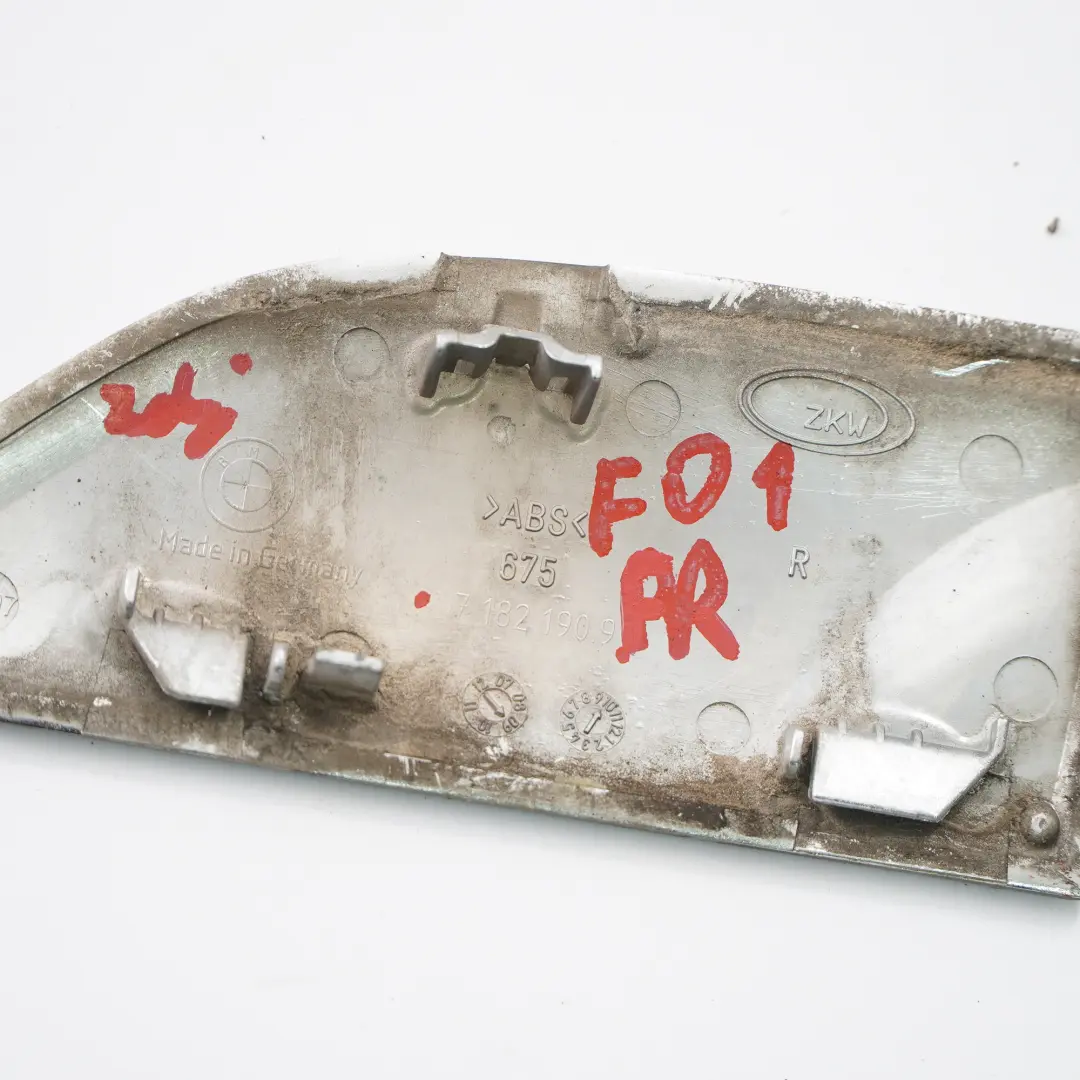 Listwa Wykończenia Dodatkowego Kierunkowskazu Prawo do BMW F01 F02 F03 o numerze 7182190 BMW F01 F02 F03 Listwa Wykończenia Dodatkowego Kierunkowskazu Prawo - SKU 7182190 - Numer Części 7182190