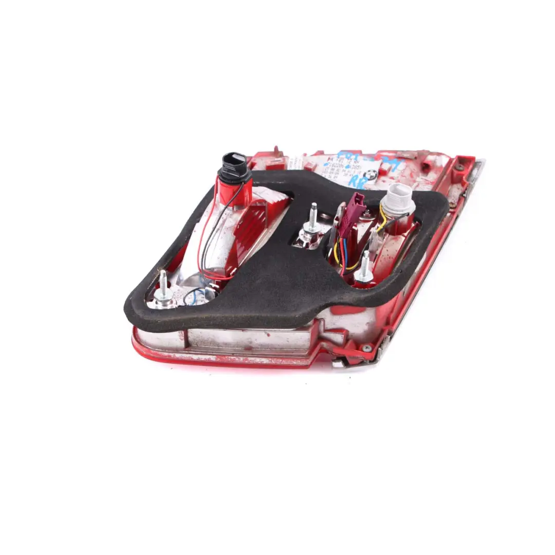 Feu Arrière Lampe Bordure Couvercle Coffre Housse Droite pour BMW F01 F02 F04 à propos du numéro de pièce 7182206 BMW F01 F02 F04 Feu Arrière Lampe Bordure Couvercle Coffre Housse Droite - SKU 7182206 - Numéro de pièce 7182206