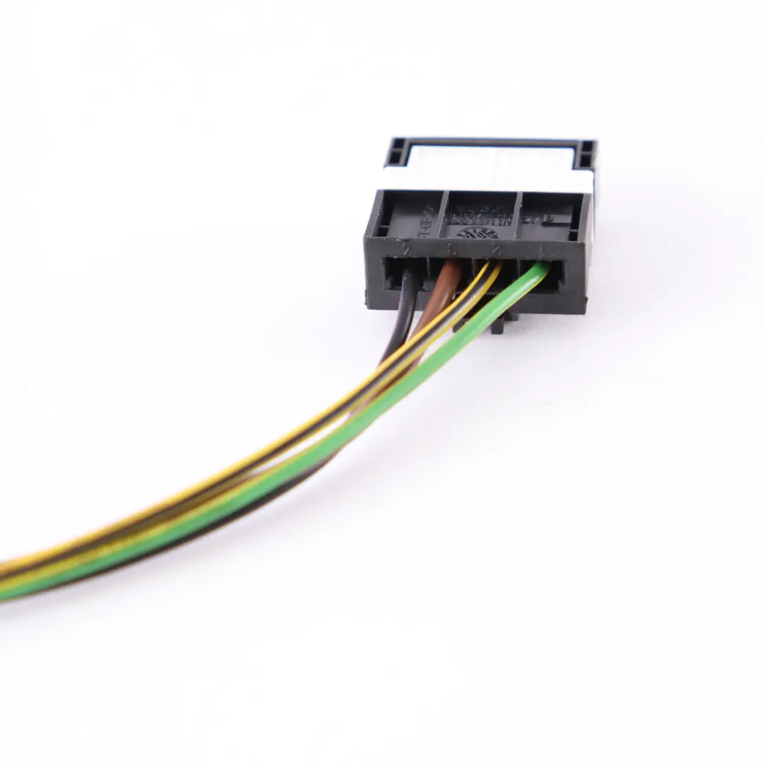 Connettore Lampada Baule Posteriore Sinistro Cablaggio Luce per BMW E90 con numero di parte 7183841 BMW E90 Connettore Lampada Baule Posteriore Sinistro Cablaggio Luce - SKU 7183841-1 - Numero di parte 7183841