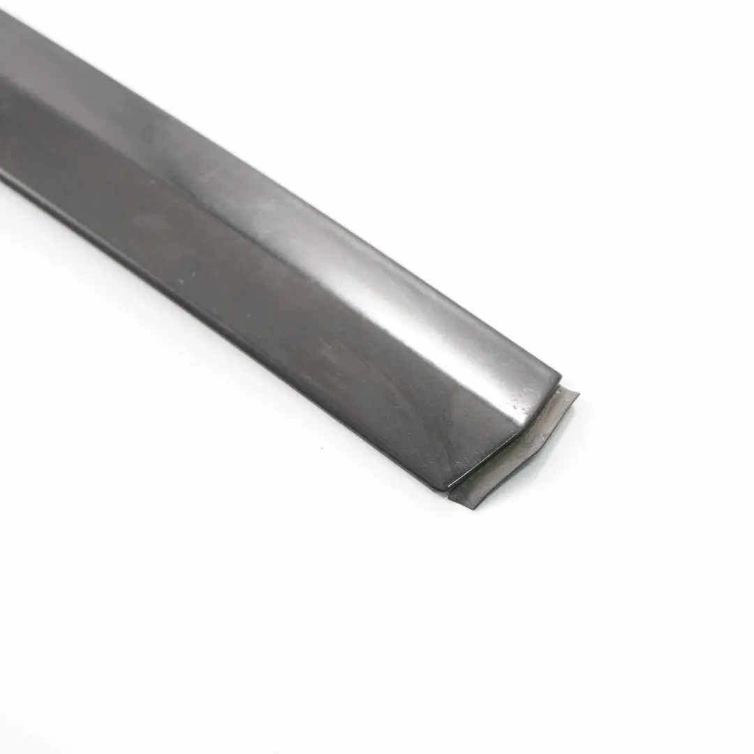 Striscia Modanatura Pieghevole Sinistro Black Sapphire - 475 per BMW E93 F33 con numero di parte 7184027 BMW E93 F33 Striscia Modanatura Pieghevole Sinistro Black Sapphire - 475 - SKU 7184027-BS1 - Numero di parte 7184027