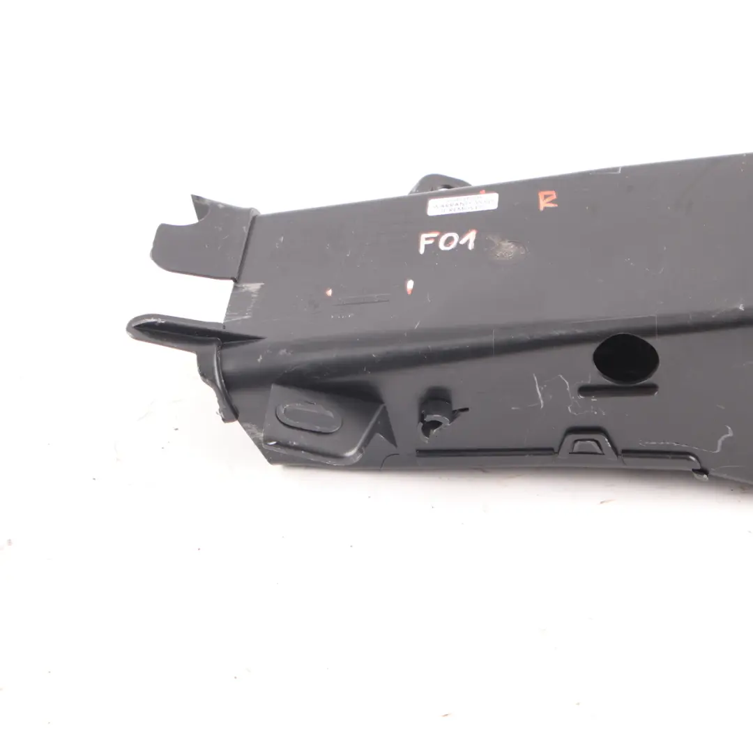 Condotto BMW F01 F02 Canale anteriore destro freno raffreddamento per con numero di parte 7184156 Condotto BMW F01 F02 Canale anteriore destro freno raffreddamento - SKU 7184156 - Numero di parte 7184156