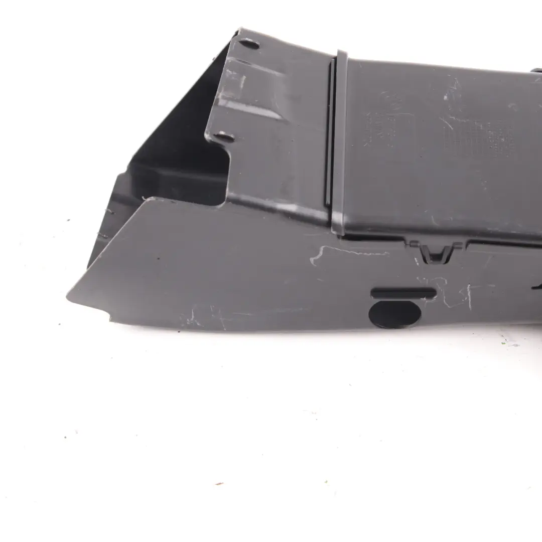 Condotto BMW F01 F02 Canale anteriore destro freno raffreddamento per con numero di parte 7184156 Condotto BMW F01 F02 Canale anteriore destro freno raffreddamento - SKU 7184156 - Numero di parte 7184156