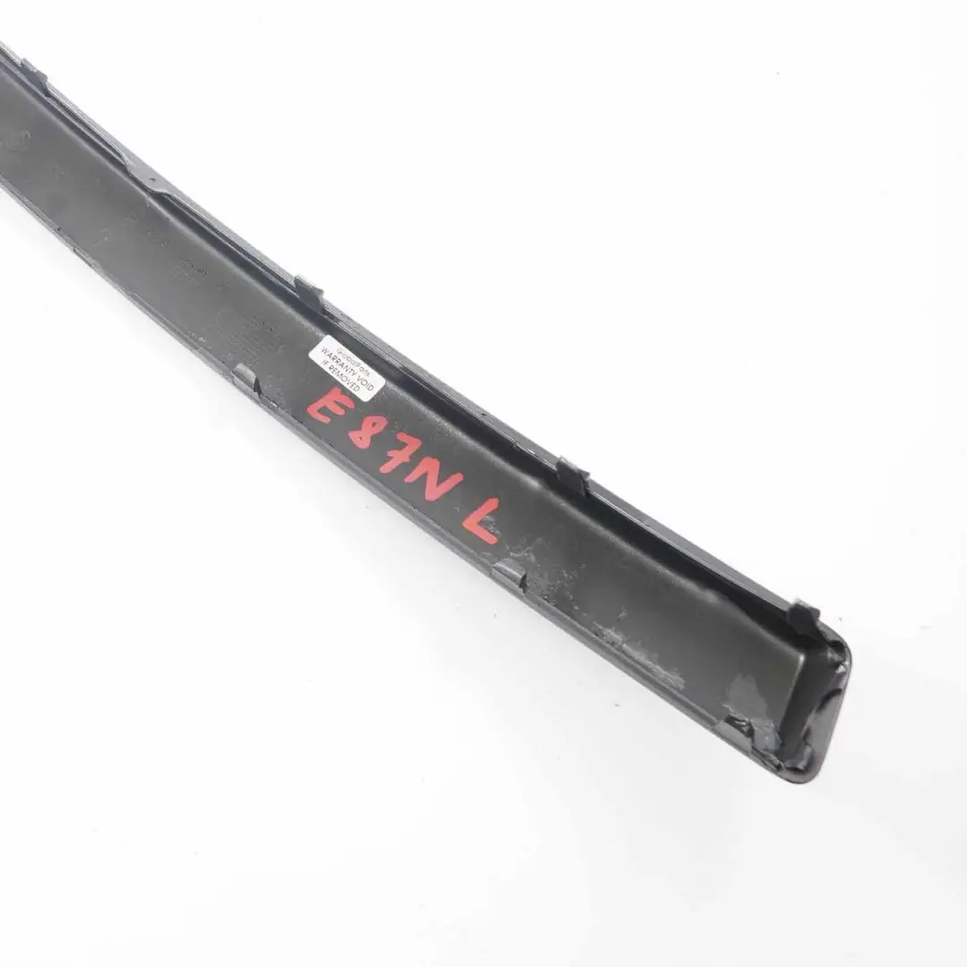 BMW E87 LCI Striscia Protettiva Paraurti Anteriore Sinistra Grafite Scintillante - SKU 7185131-SG - Numero di parte 7185131