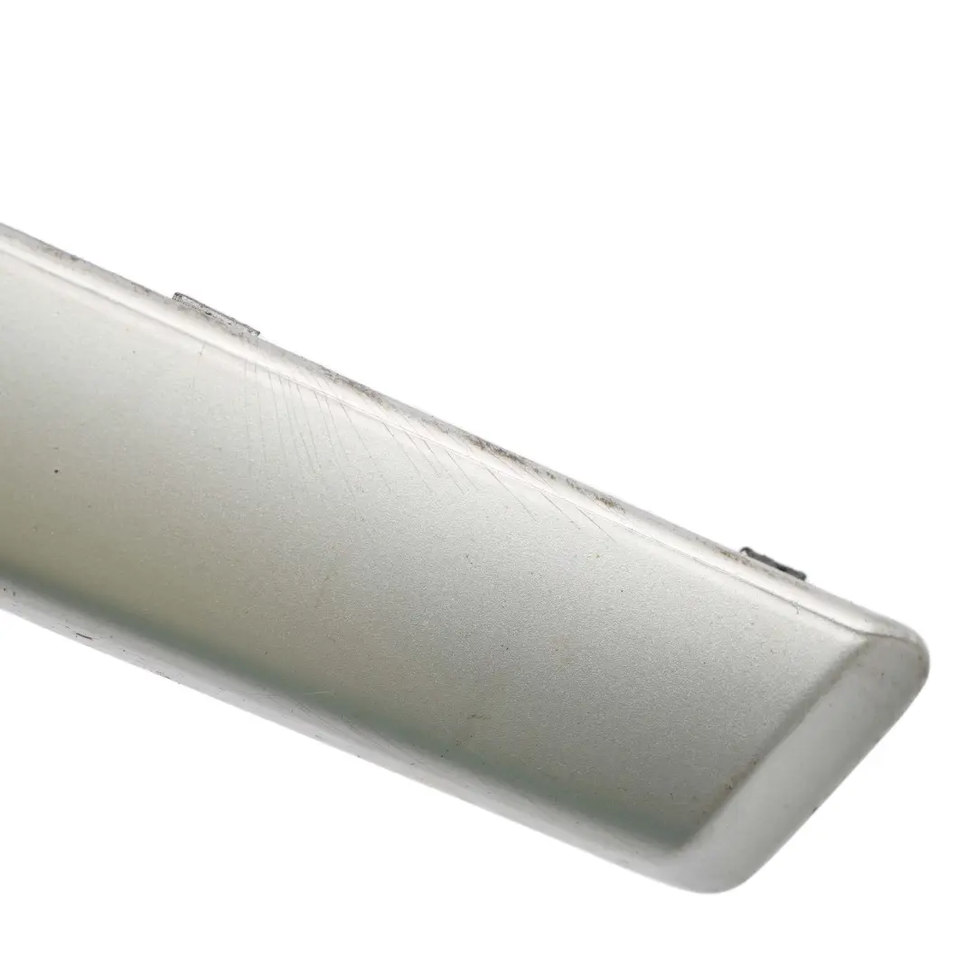 BMW E87 LCI E81 Bande protection caoutchouc pare-chocs avant gauche Titan Silver - SKU 7185131-TS - Numéro de pièce 7185131