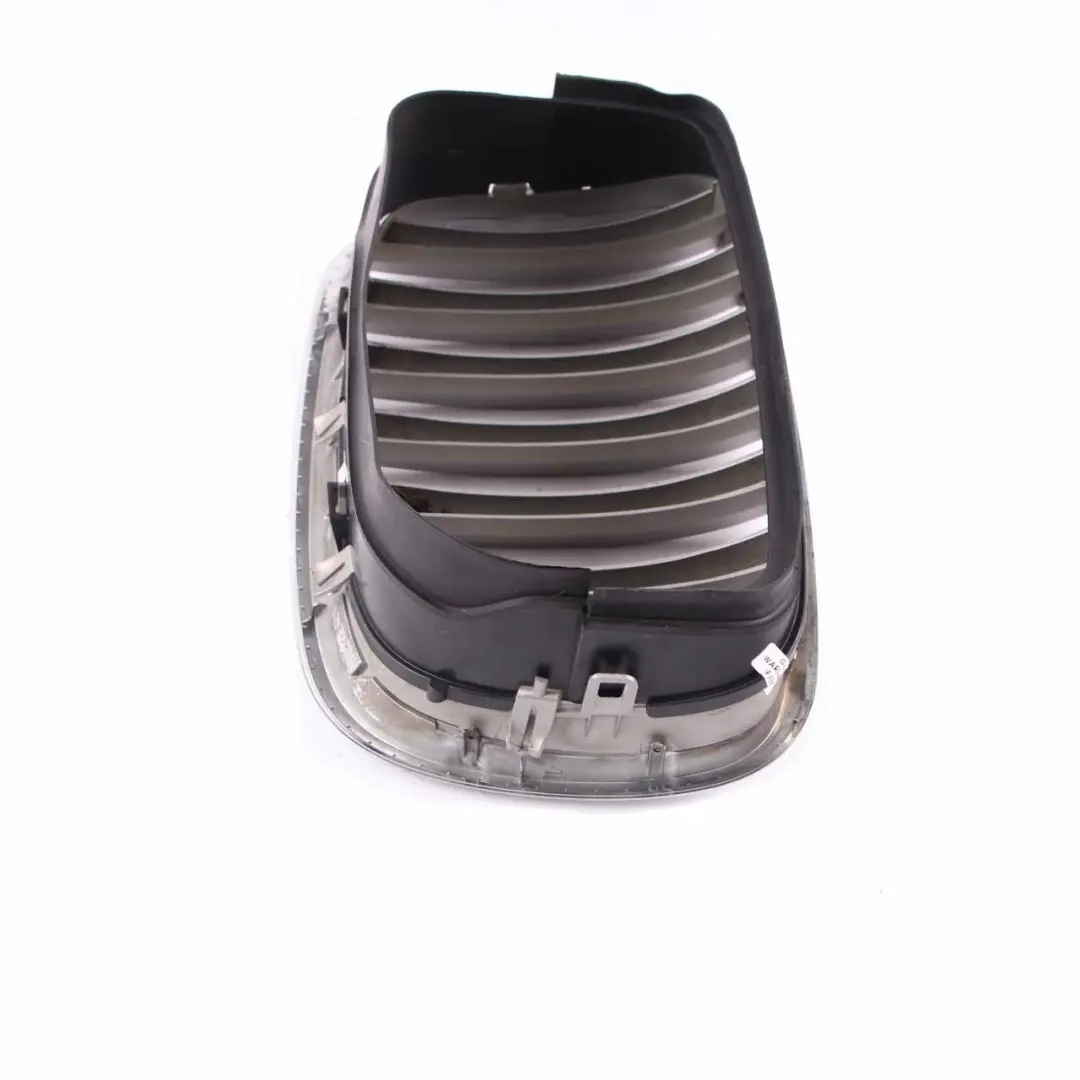 Kratka Nerka Atrapa Prawa Grill Chrom do BMW X5 E70 o numerze 7185224 BMW X5 E70 Kratka Nerka Atrapa Prawa Grill Chrom - SKU 7185224-1 - Numer Części 7185224