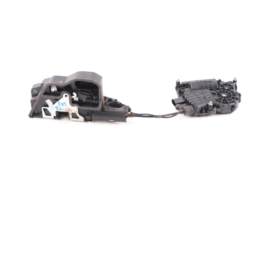 Meccanismo attuatore serratura porta sinistra Chiusura morbida BMW F01 - SKU 7185687 - Numero di parte 7185687