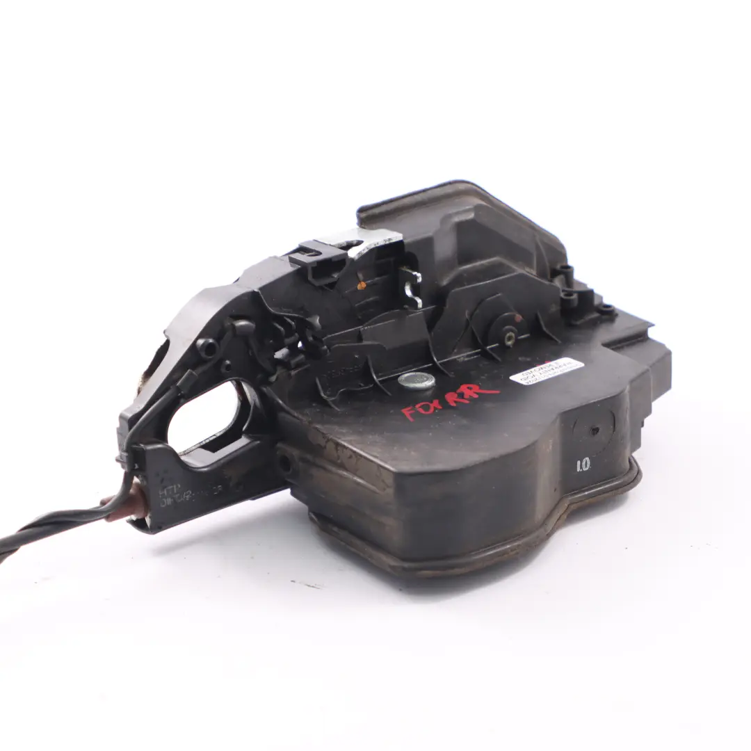 Zamek Drzwi Tylny Prawy Kompletny Miękkiego Zamykania do BMW F01 F02 o numerze 7185688 BMW F01 F02 Zamek Drzwi Tylny Prawy Kompletny Miękkiego Zamykania - SKU 7185688 - Numer Części 7185688
