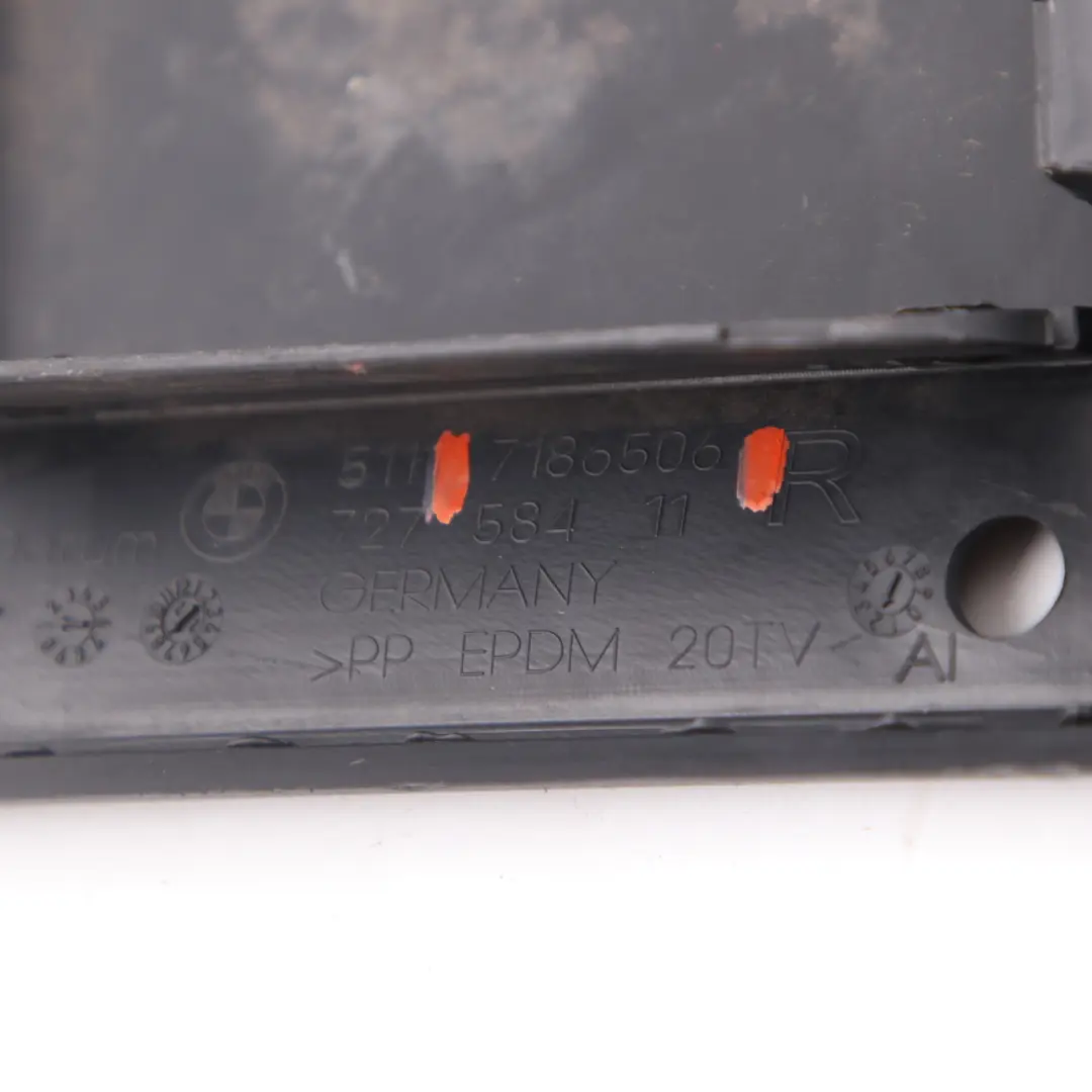 Parachoques Delantero Tapa Rejilla Entrada Aire Inferior Derecha para BMW F01 con número de pieza 7186506 BMW F01 Parachoques Delantero Tapa Rejilla Entrada Aire Inferior Derecha - SKU 7186506 - Número de pieza 7186506