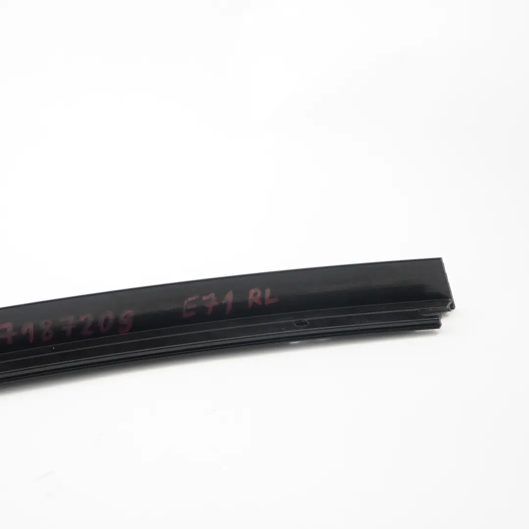 Cache Fenêtre Cadre C Colonne Droite Porte Arrière Brillant pour BMW X6 E71 à propos du numéro de pièce 7187209 BMW X6 E71 Cache Fenêtre Cadre C Colonne Droite Porte Arrière Brillant - SKU 7187209 - Numéro de pièce 7187209