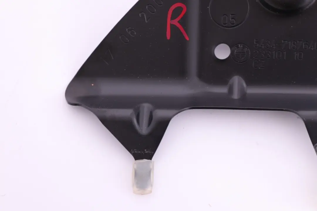 Soporte Barra Tensora Derecha para BMW E88 Cabrio con número de pieza 7187640 BMW E88 Cabrio Soporte Barra Tensora Derecha - SKU 7187640 - Número de pieza 7187640