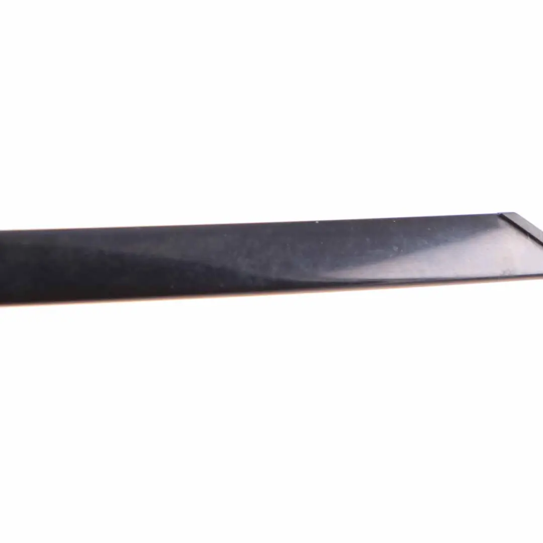 Cubierta Columna A Puerta Tira Moldura Pilar Izquierdo Brillo para BMW E88 con número de pieza 7190875 BMW E88 Cubierta Columna A Puerta Tira Moldura Pilar Izquierdo Brillo - SKU 7190875 - Número de pieza 7190875