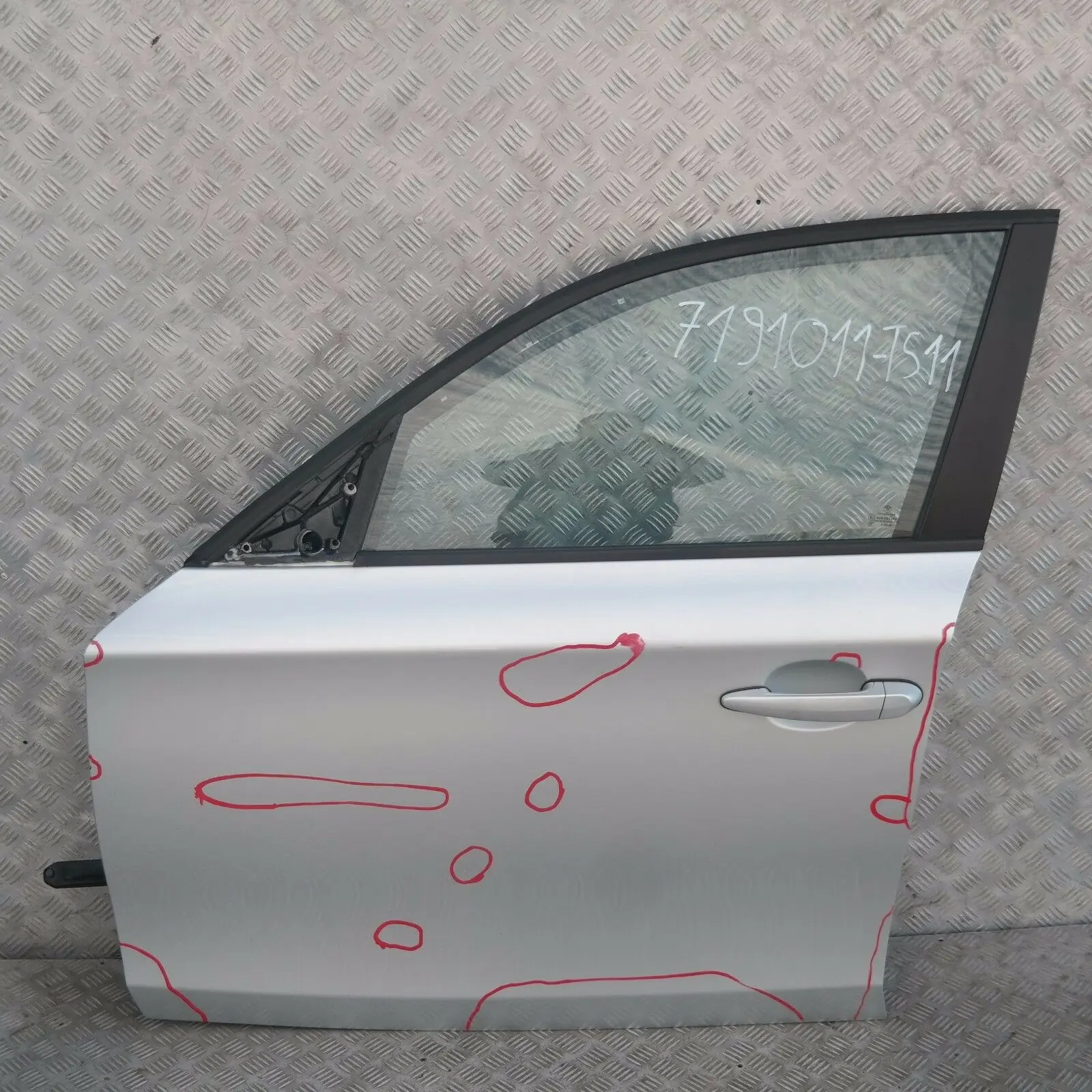 BMW E87 LCI Cote Conducteur Porte avant Gauche Argent Titane Metallise 354