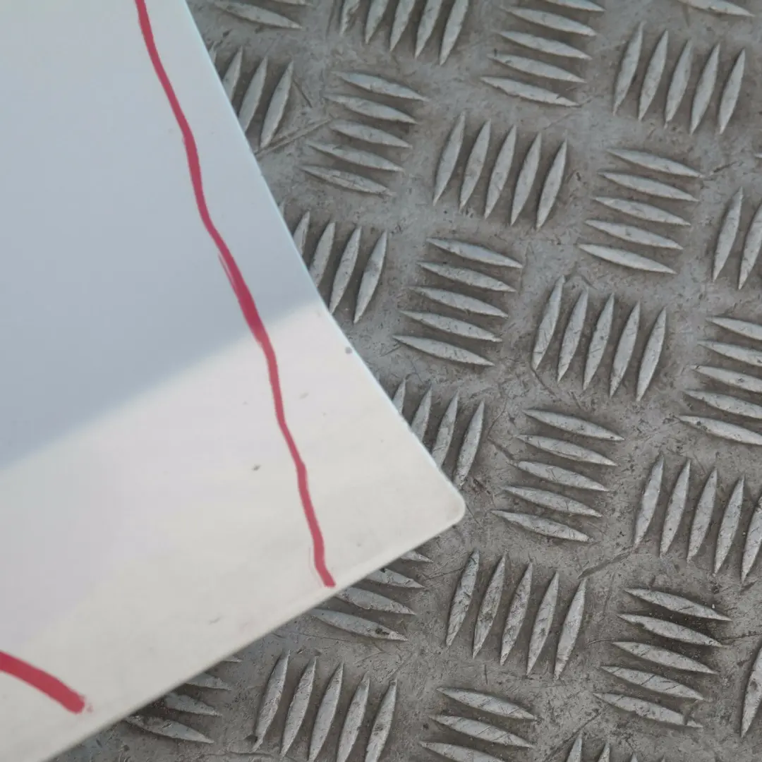 Fahrerseite Tür vorne links Titansilber Silber Metallic 354 für BMW 1 E87 LCI mit Teilenummer 7191011 BMW 1 E87 LCI Fahrerseite Tür vorne links Titansilber Silber Metallic 354 - SKU 7191011-TS11 - Teilenummer 7191011