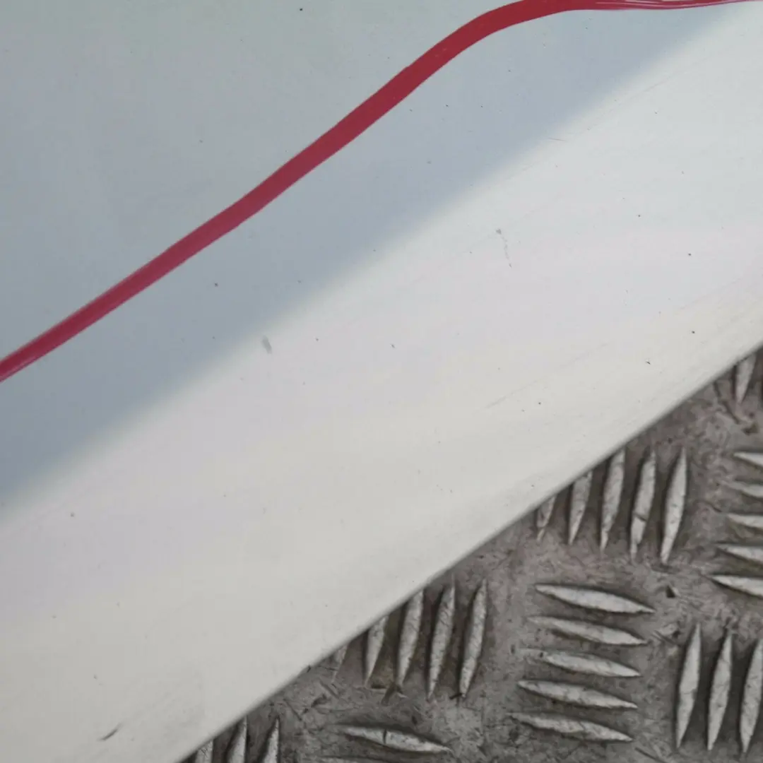 Porta anteriore sinistra Titansilber Argento Metallico 354 per BMW E87 con numero di parte 7191011 BMW E87 Porta anteriore sinistra Titansilber Argento Metallico 354 - SKU 7191011-TS11 - Numero di parte 7191011