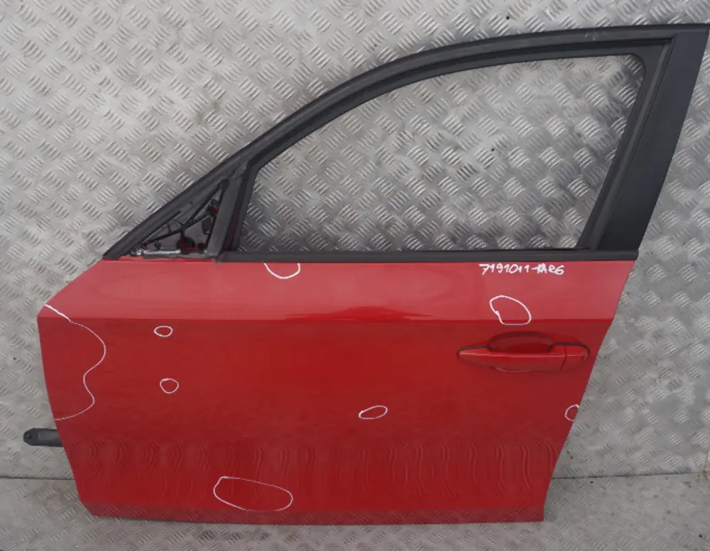 drzwi lewe przednie karmesinrot A61 do BMW 1 E87 o numerze 7191011 BMW 1 E87 drzwi lewe przednie karmesinrot A61 - SKU 7191011-KAR6 - Numer Części 7191011