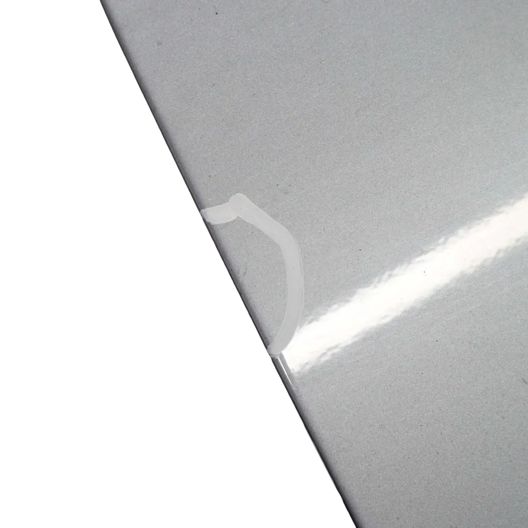 Porta anteriore sinistra Quarzblau Blu Metallico - A18 per BMW E87 con numero di parte 7191011 BMW E87 Porta anteriore sinistra Quarzblau Blu Metallico - A18 - SKU 7191011-QB1 - Numero di parte 7191011