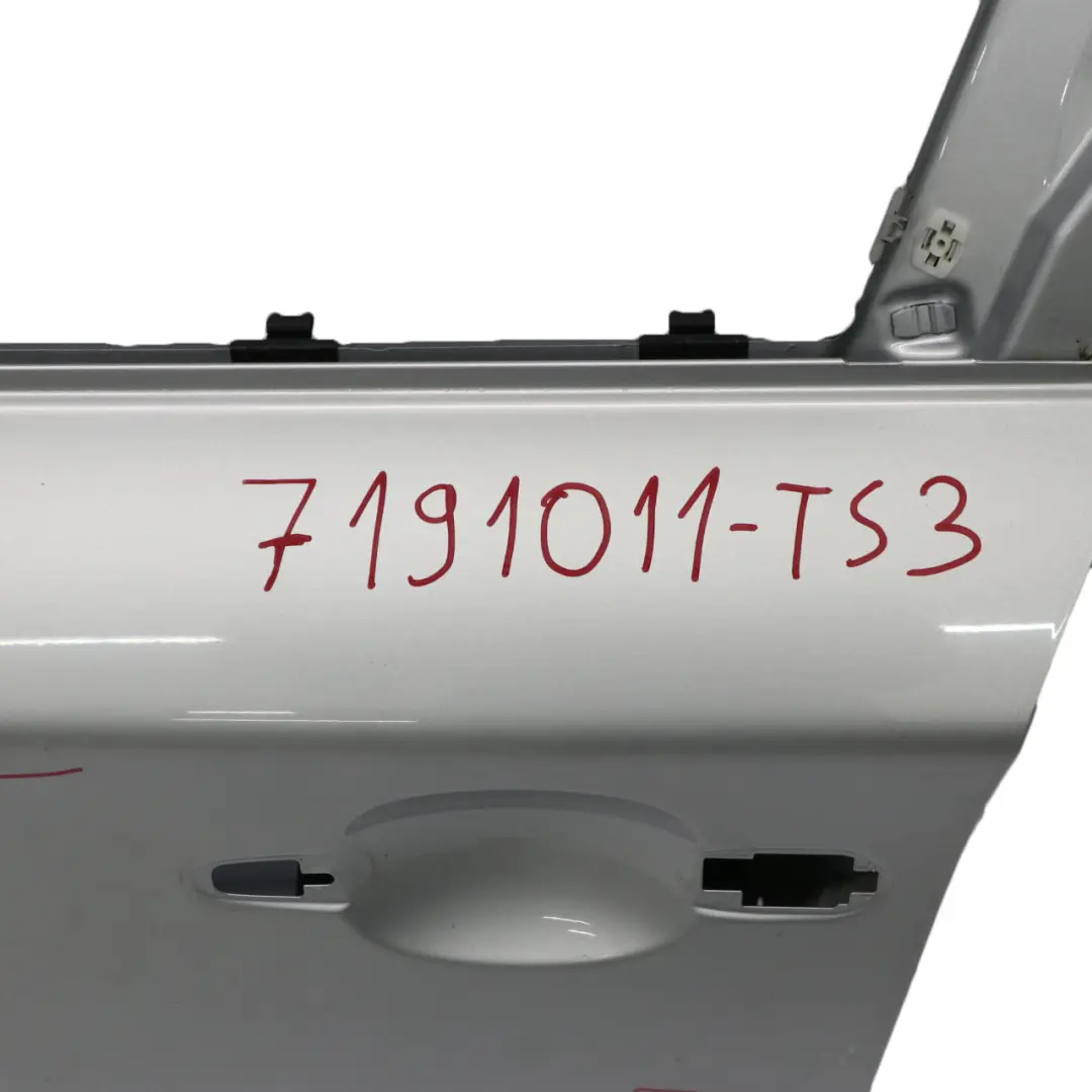 Porta Anteriore Sinistra Titansilber Titan Silver Metallic - 354 per BMW E87 con numero di parte 7191011 BMW E87 Porta Anteriore Sinistra Titansilber Titan Silver Metallic - 354 - SKU 7191011-TS3 - Numero di parte 7191011