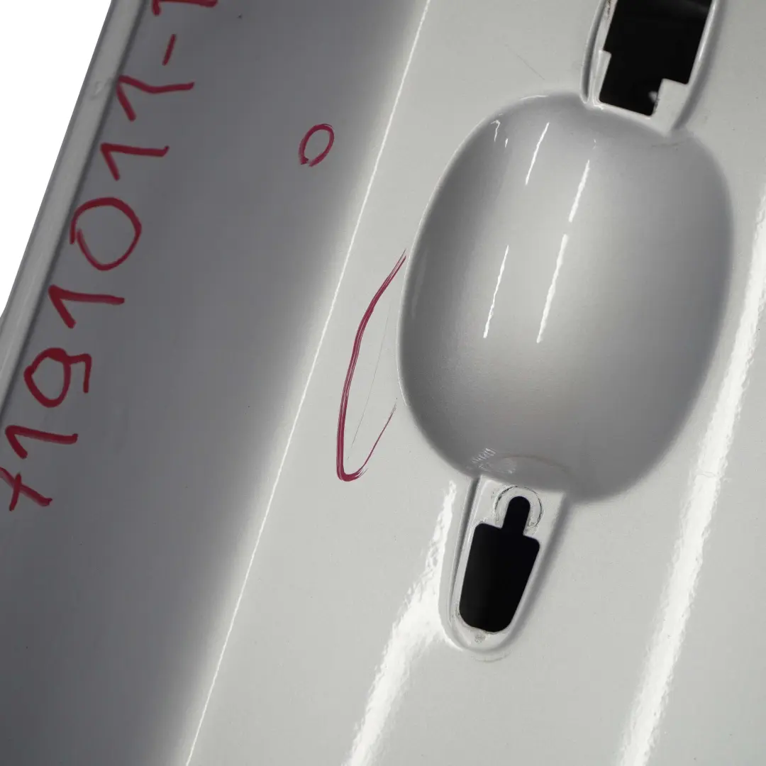 Porta anteriore sinistra Titansilber Argento Metallico - 354 per BMW E87 con numero di parte 7191011 BMW E87 Porta anteriore sinistra Titansilber Argento Metallico - 354 - SKU 7191011-TS4 - Numero di parte 7191011