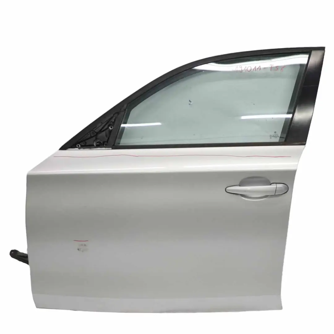 Porta Anteriore Sinistra Titansilber Titan Silver Metallic - 354 per BMW E87 con numero di parte 7191011 BMW E87 Porta Anteriore Sinistra Titansilber Titan Silver Metallic - 354 - SKU 7191011-TS6 - Numero di parte 7191011
