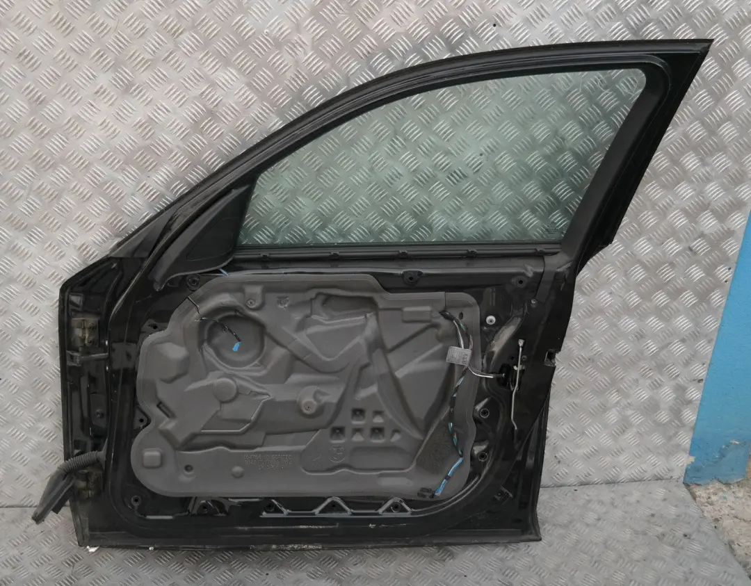 Door Front Right O/S Black Sapphire Metallic - 475 to BMW 1 SERIES 8 E87 E87N LCI with Part number 41517191012 BMW 1 SERIES 8 E87 E87N LCI Door Front Right O/S Black Sapphire Metallic - 475 - SKU 7191012-BS8 - Part number 41517191012