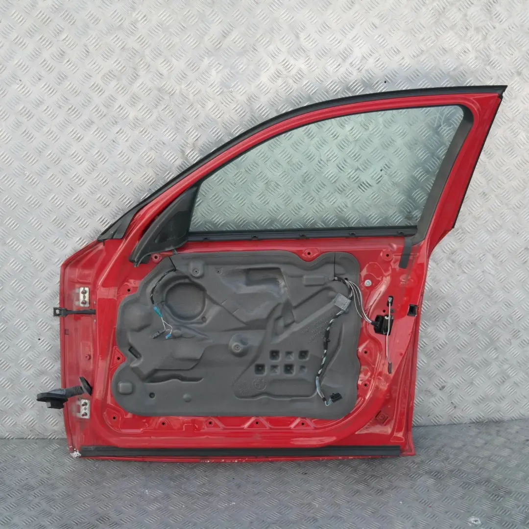 Puerta Delantera Derecha Japan Rot Rojo - 438 para BMW E87 E87N con número de pieza 41517191012 BMW E87 E87N Puerta Delantera Derecha Japan Rot Rojo - 438 - SKU 7191012-JR - Número de pieza 41517191012