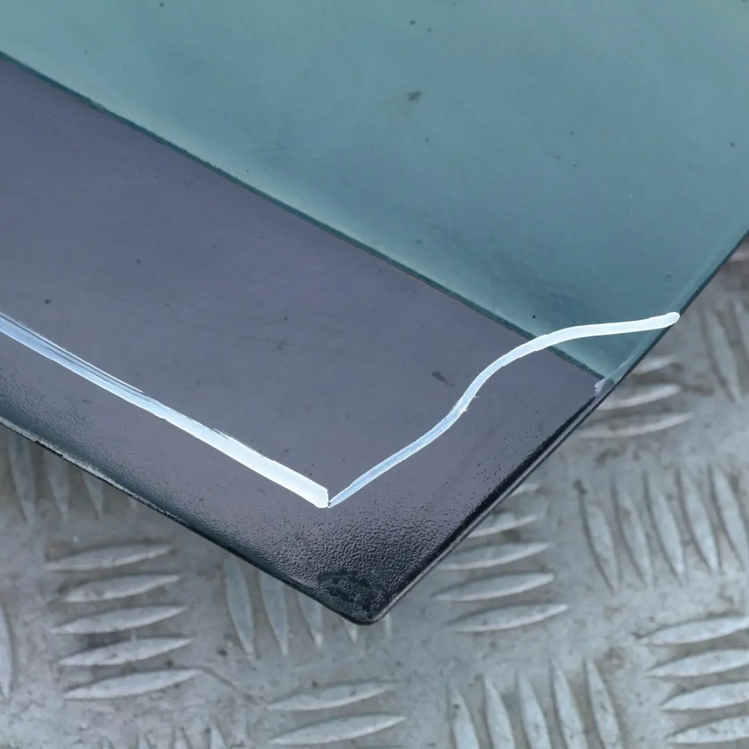 Door Front Right O/S Black Schwarz 2 - 668 to BMW 1 SERIES E87 E87N with Part number 41517191012 BMW 1 SERIES E87 E87N Door Front Right O/S Black Schwarz 2 - 668 - SKU 7191012-SCH - Part number 41517191012