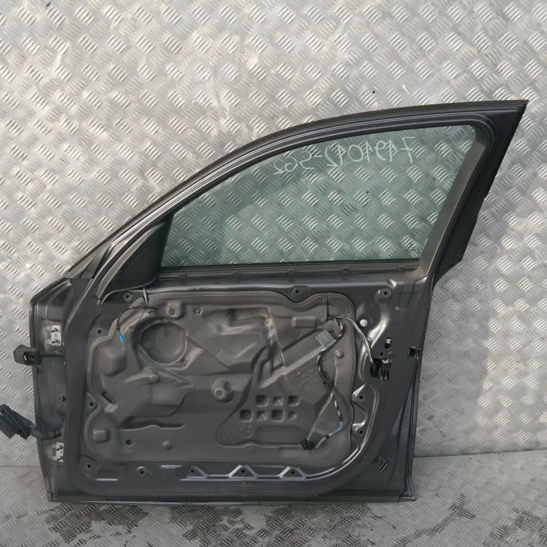 Droite Mousseux Graphite Metallique pour BMW E87 LCI Porte avant à propos du numéro de pièce 7191012 BMW E87 LCI Porte avant Droite Mousseux Graphite Metallique - SKU 7191012-SG3 - Numéro de pièce 7191012