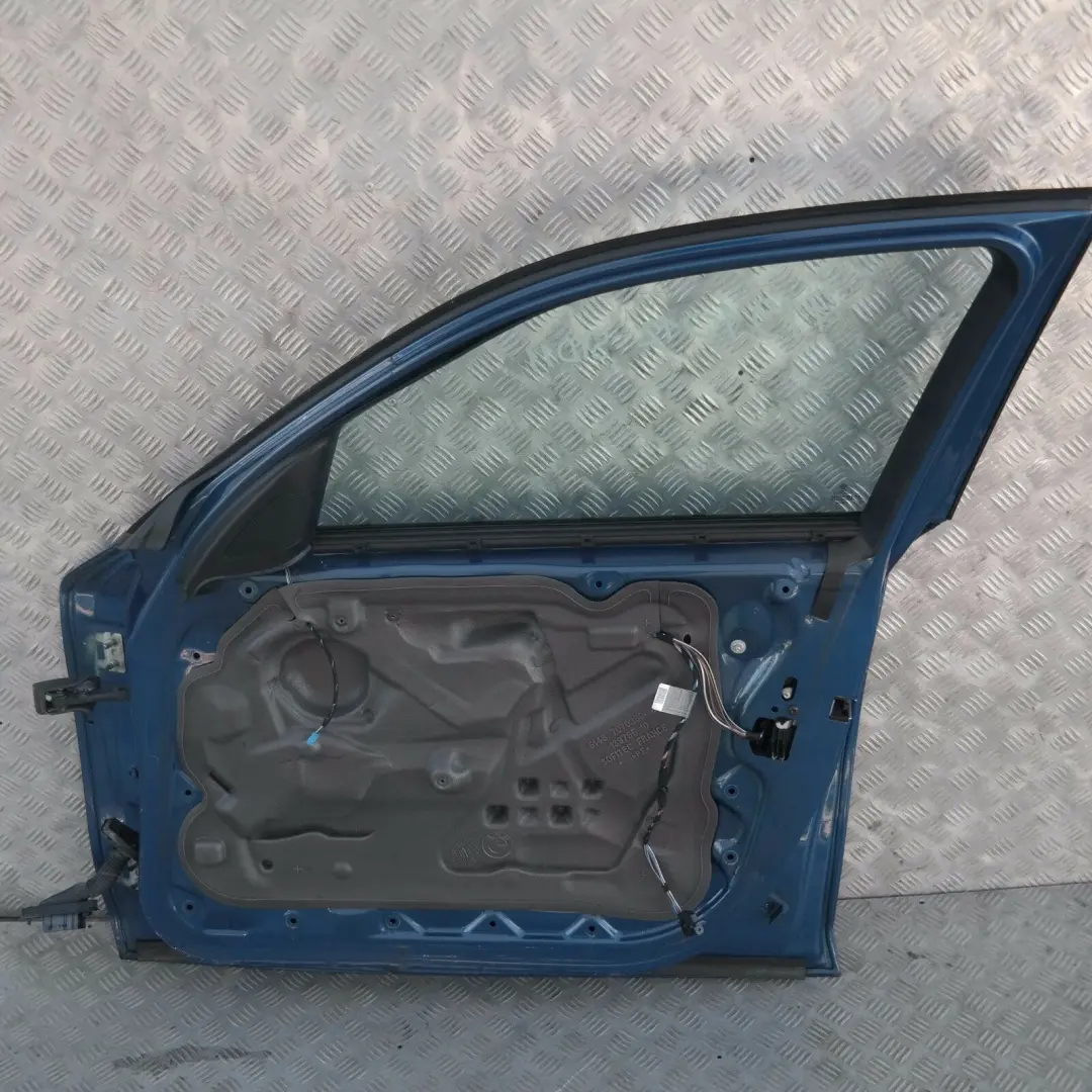 Porta anteriore destra Sydneyblau Blu - A19 per BMW E87 LCI con numero di parte 7191012 BMW E87 LCI Porta anteriore destra Sydneyblau Blu - A19 - SKU 7191012-SYD11 - Numero di parte 7191012