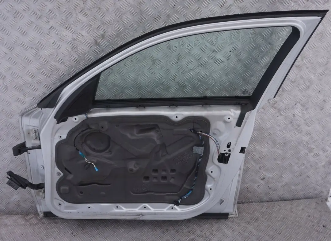 Beifahrer Tür vorne rechts Titansilber Silber Metallic für BMW 1 er 15 E87 E87 LCI mit Teilenummer 7191012 BMW 1 er 15 E87 E87 LCI Beifahrer Tür vorne rechts Titansilber Silber Metallic - SKU 7191012-TS15 - Teilenummer 7191012