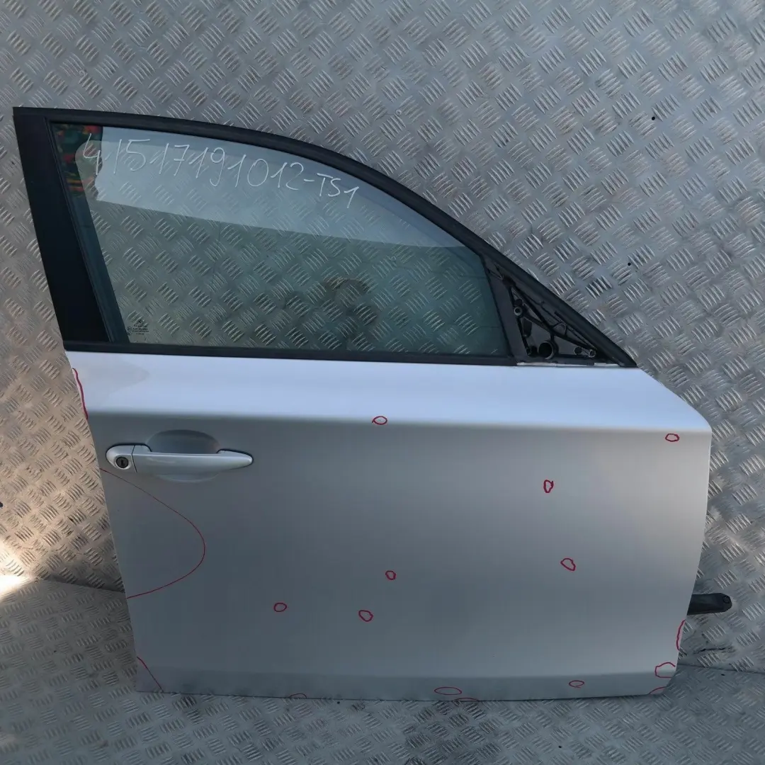 Beifahrer Tür vorne rechts Titansilber Silber Metallic für BMW 1 er E87 LCI mit Teilenummer 7191012 BMW 1 er E87 LCI Beifahrer Tür vorne rechts Titansilber Silber Metallic - SKU 7191012 -TS1 - Teilenummer 7191012