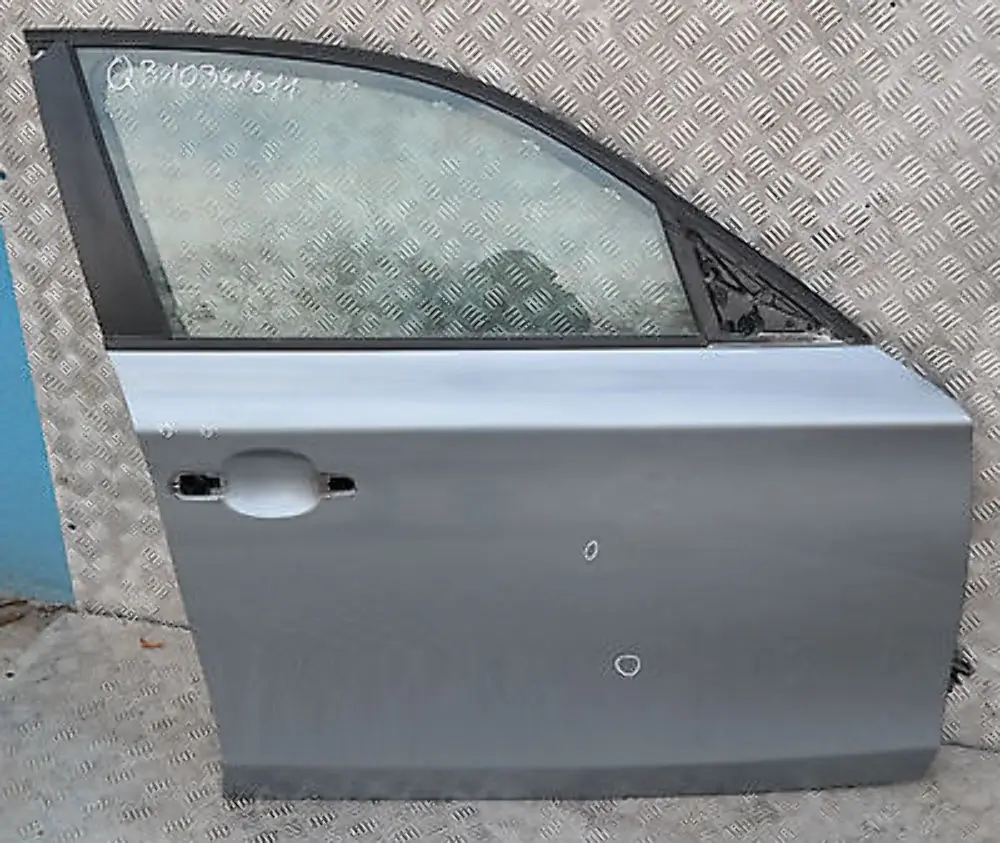 Drzwi Przednie Prawe Quarzblau A18 do BMW E87 E87N o numerze 41517191012 BMW E87 E87N Drzwi Przednie Prawe Quarzblau A18 - SKU 7191012-QB1 - Numer Części 41517191012