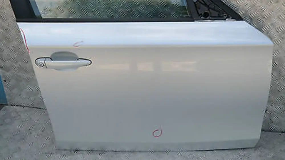 Door front right O/S Titansilber Silber Silver Metalic to BMW 1 SERIES E87 E87N LCI with Part number 41517191012 BMW 1 SERIES E87 E87N LCI Door front right O/S Titansilber Silber Silver Metalic - SKU 7191012 -TS14 - Part number 41517191012