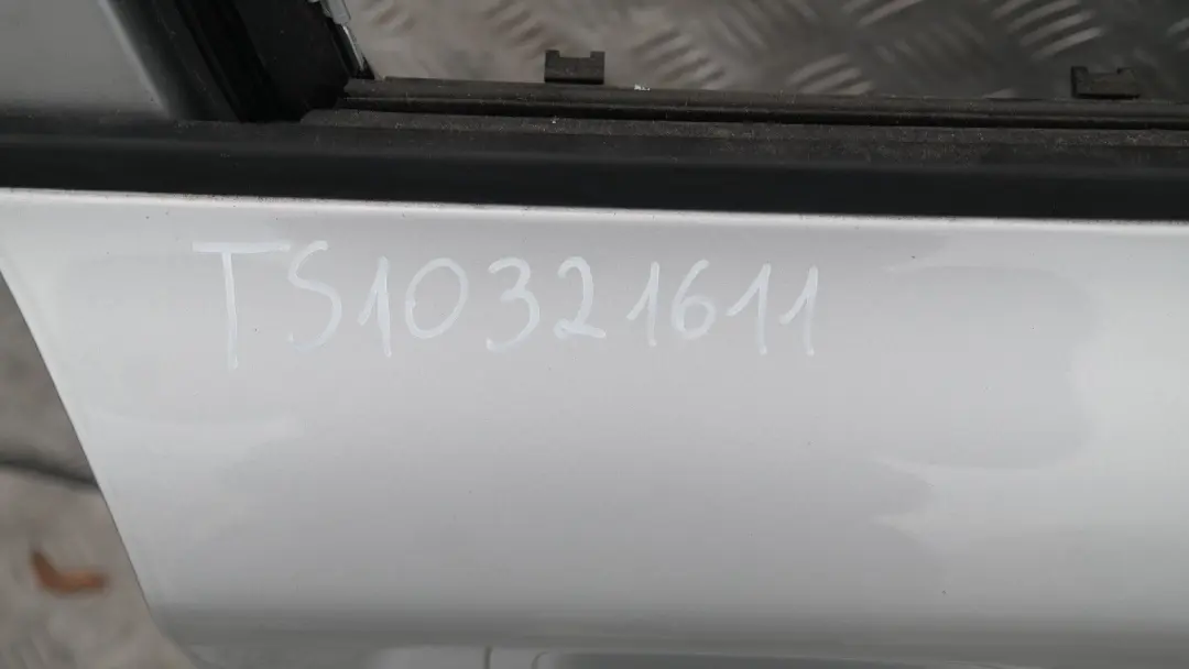 BMW 1 SERIES E87 E87N LCI Door Front Right O/S Titansilber Silber Silver Metalic - SKU 7191012 -TS5 - Part number 41517191012