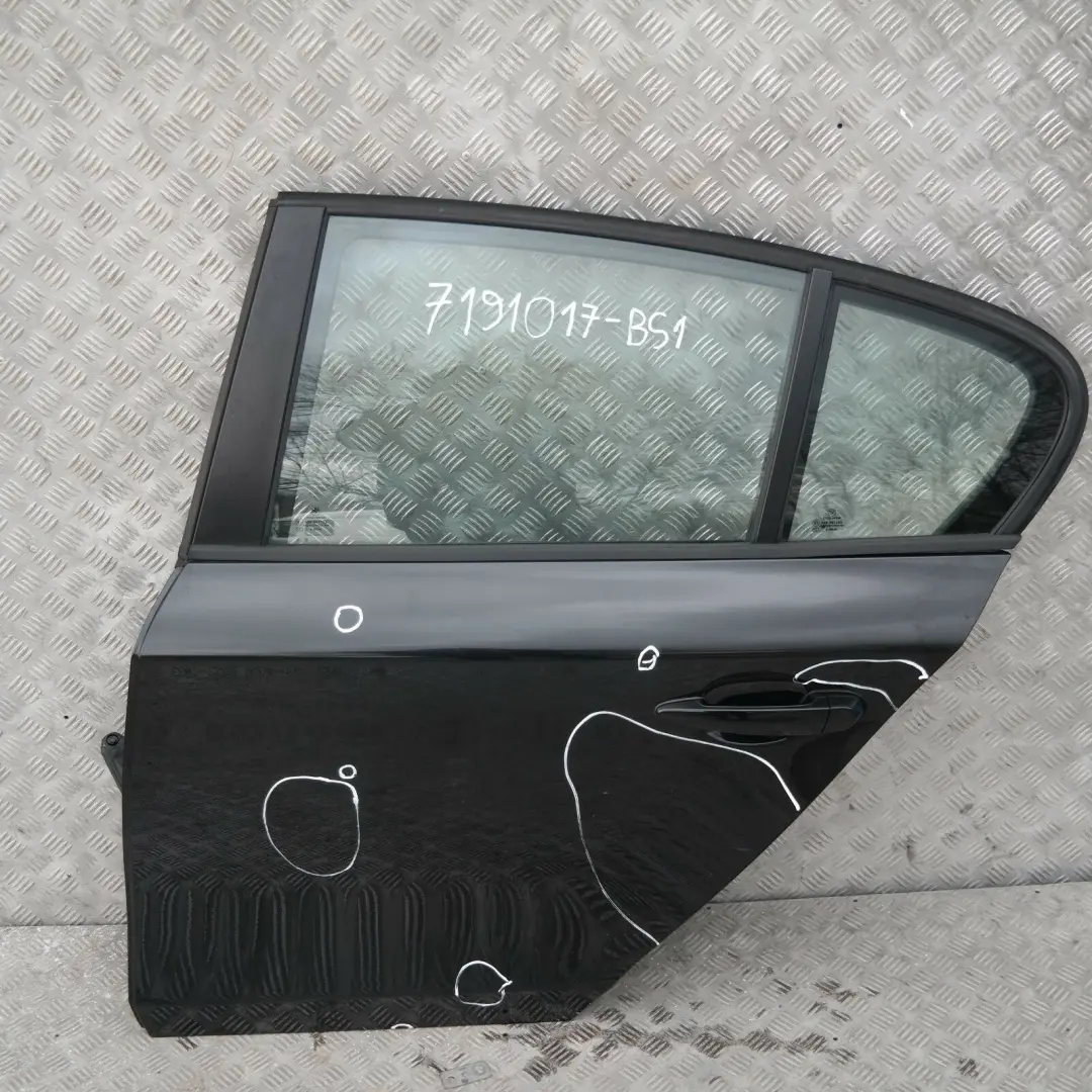 Cote Conducteur Porte Arriere Gauche Noir Saphir Metallique pour BMW E87 LCI à propos du numéro de pièce 7191017 BMW E87 LCI Cote Conducteur Porte Arriere Gauche Noir Saphir Metallique - SKU 7191017-BS1 - Numéro de pièce 7191017