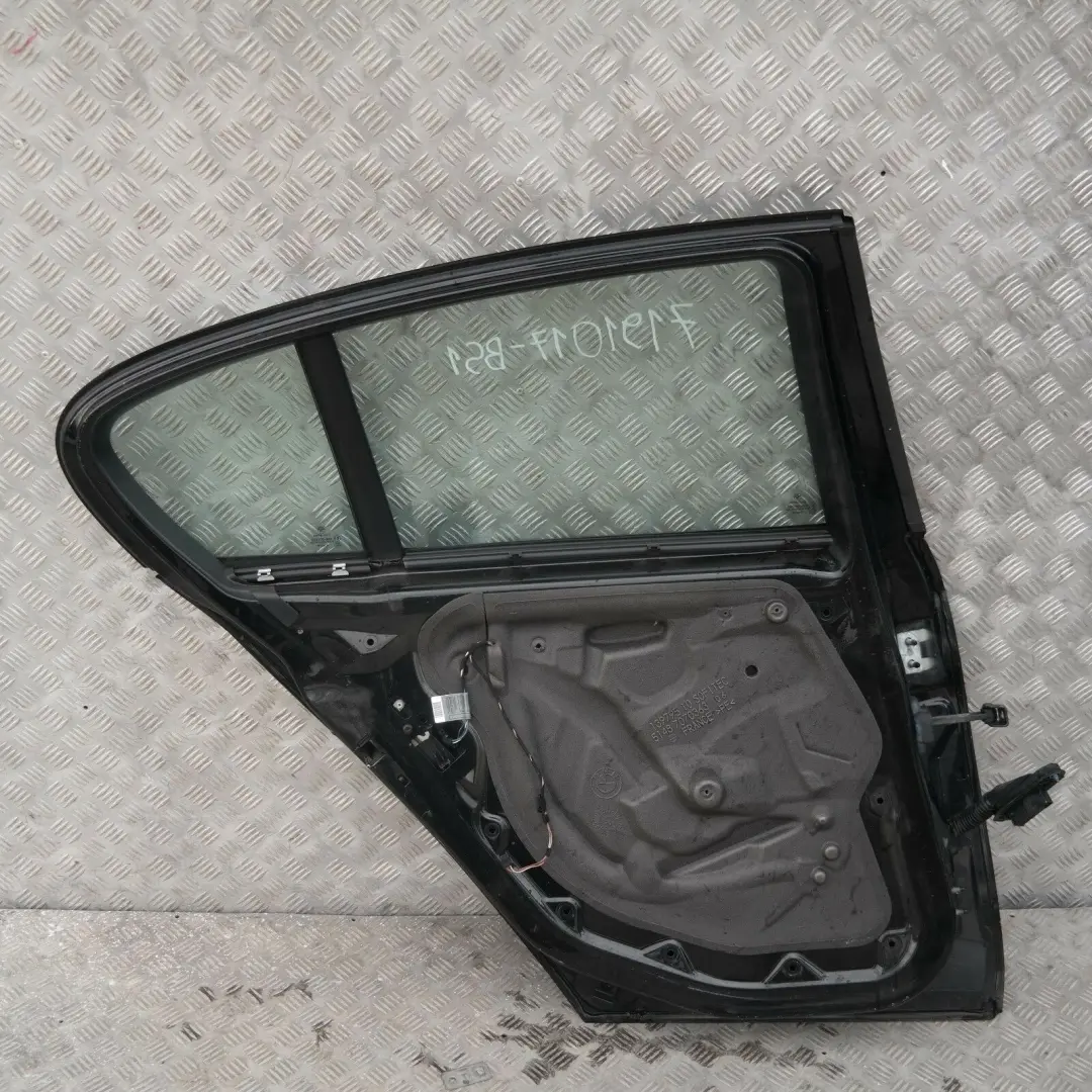 Puerta Trasera Izquierda Negro Zafiro Metálico - 475 para BMW E87 E87N con número de pieza 7191017 BMW E87 E87N Puerta Trasera Izquierda Negro Zafiro Metálico - 475 - SKU 7191017-BS1 - Número de pieza 7191017