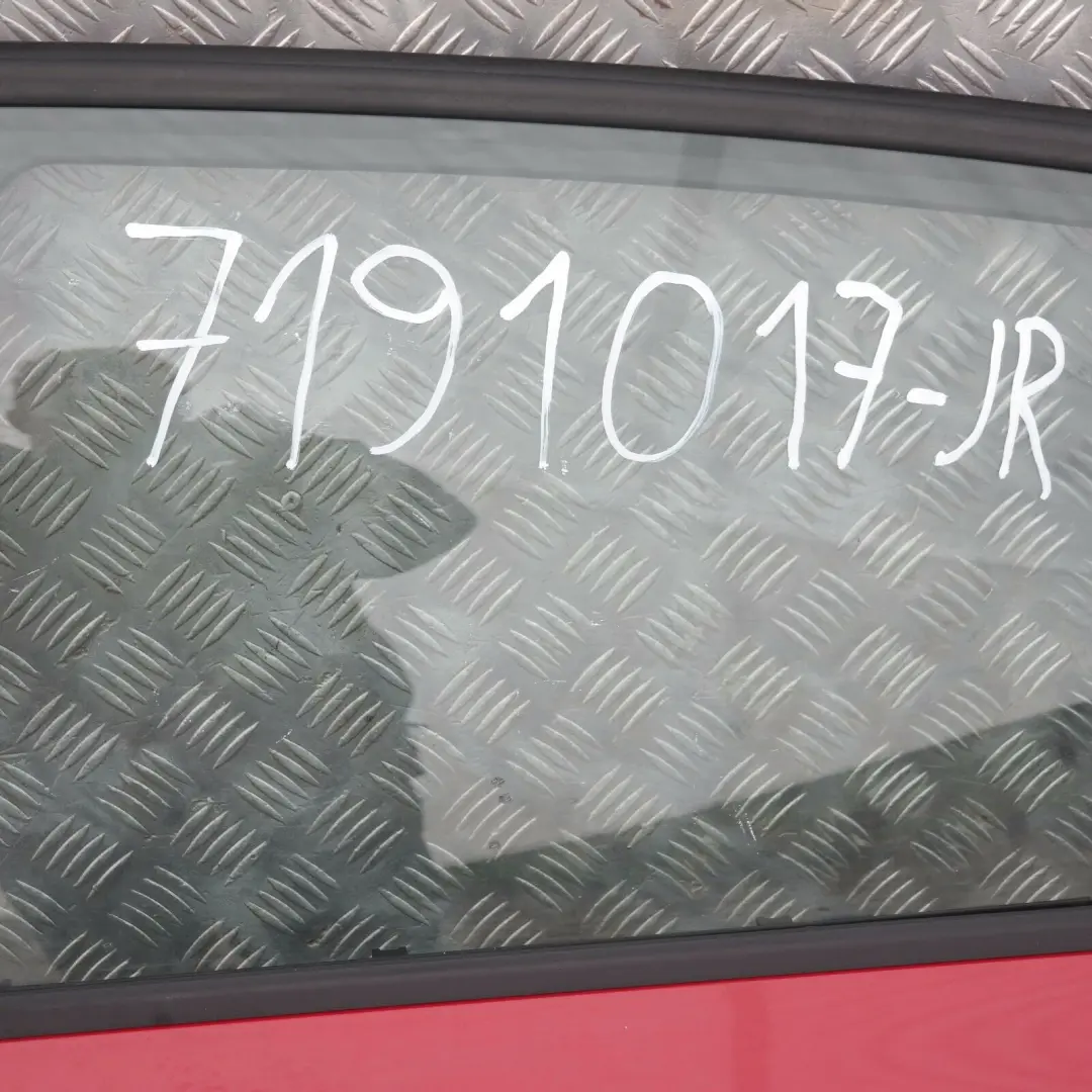 Porta posteriore sinistra Japanrot Rosso Giappone - 438 per BMW E87 con numero di parte 7191017 BMW E87 Porta posteriore sinistra Japanrot Rosso Giappone - 438 - SKU 7191017-JR - Numero di parte 7191017